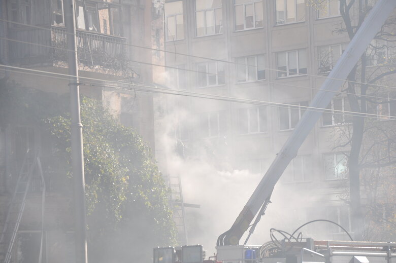 At site of kamikaze drone attack in Kyiv, rubble is being cleared 42