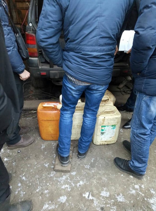 Зловмисник зливав із електричних трансформаторів мастило і знеструмив населені пункти на Київщині, - поліція 03
