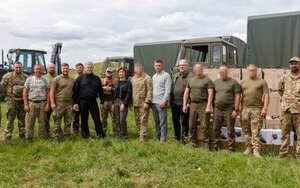 Порошенко передав 53 бригаді ЗСУ дрони та техніку