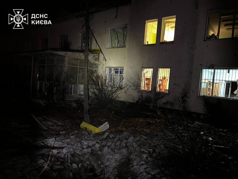 Вибухова хвиля повибивала вікна в будівлі