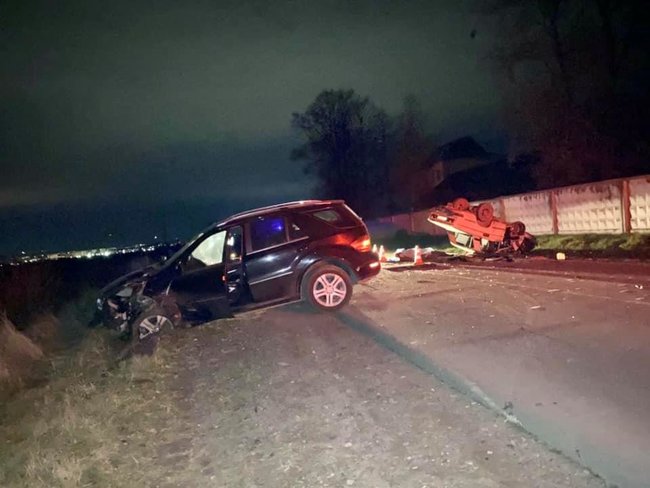 Mercedes і ВАЗ зіткнулися на Львівщині: загинули обидва водії 02
