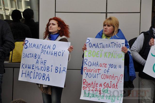 Вимагаємо реальної застави і #РомаЗдайПєтю, - активісти пікетують суд, який розглядає апеляцію на запобіжний захід Насірову 08