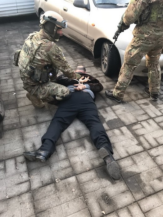 Терроризировавшая предпринимателей группировка рэкетиров задержана в Славянске 02 Терроризировавшая предпринимателей группировка рэкетиров задержана в Славянске 02