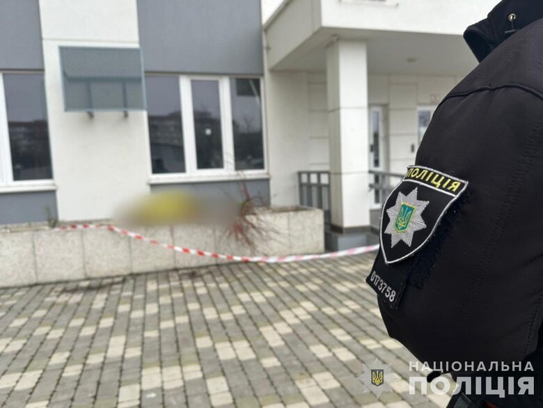 В Одесі жінка та її дитина впали з 16 поверху будинку
