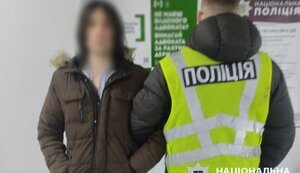 Киянин ошукав на 300 тисяч гривень військову, обіцяючи встановити пам’ятник її загиблому на війні чоловіку
