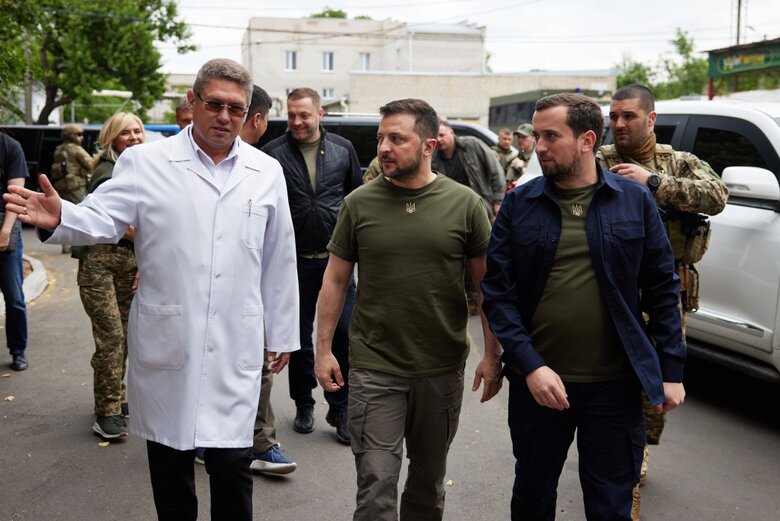 Зеленский приехал с рабочей поездкой в Николаевскую область 12