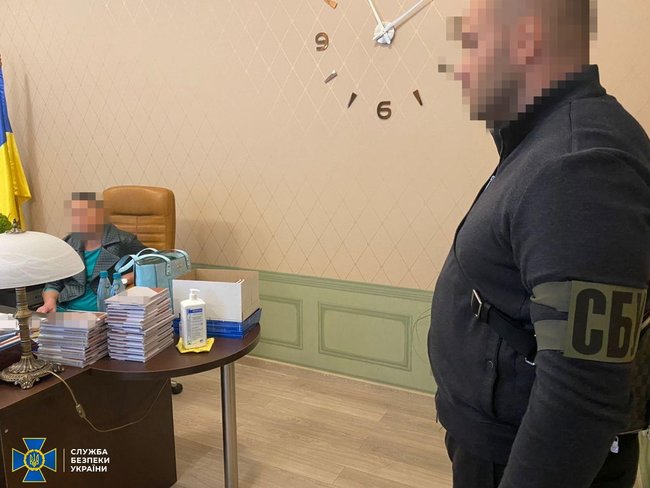 Глава Харьковского окружного админсуда задержана во время передачи $3 тыс. взятки, - СБУ 01