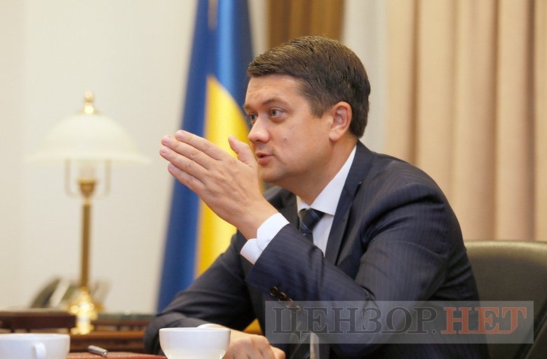 Дмитро Разумков: Мене можна застрелити – це теж варіант для вирішення питання. Але підстав позбавити мене мандата у них немає жодних 04