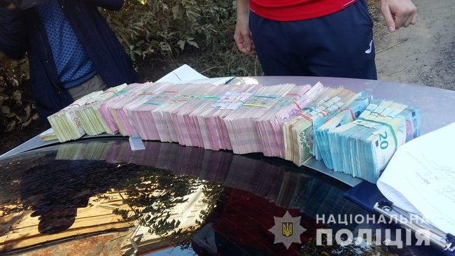 Банду, яка грабувала валютників-оптовиків, затримано в Чернівцях, - Нацполіція 07