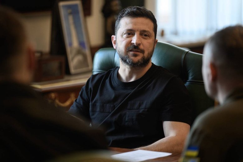Зеленський заслухав доповіді Драпатого, Хмари та Паліси
