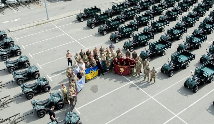 Військовим на фронт передали десятки квадроциклів, мобільні пилорами та техніку. ФОТОрепортаж