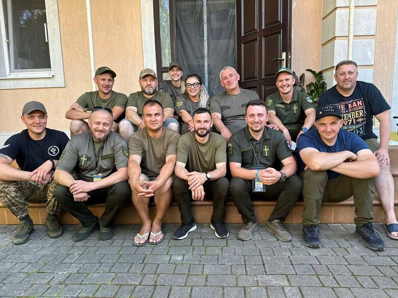 Військова капеланка Катерина Семенюк: Одна жінка з Ізюму розповідала, що було під час окупації, і казала: Я не вірю, що таке може зробити навіть маніяк. Це робили самі демони 06