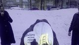 памятник волонтер
