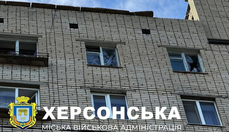Consequences of the evening shelling of Kherson: multi-storey buildings damaged, one person wounded. PHOTOS