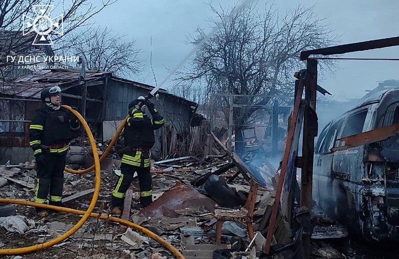Ворог обстріляв Вовчанськ, горіли будинки 01