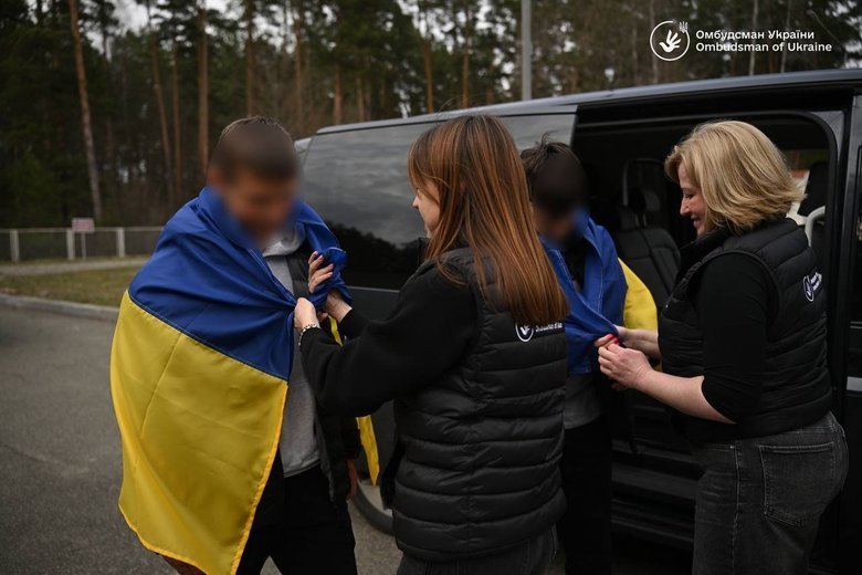 Україна повернула ще сімох дітей із окупації