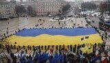 В День Соборности на Софиевской площади традиционно развернули самый большой флаг Украины. ФОТОрепортаж.