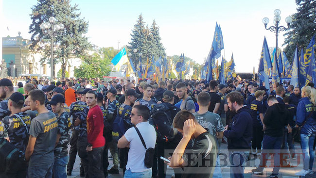 Президент обіцяв, - Нацкорпус пікетує Раду з вимогою спрощення процедури отримання громадянства учасниками АТО 11