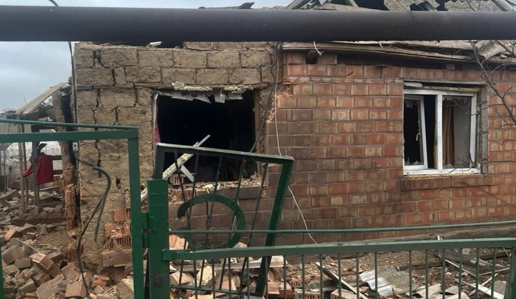 Окупанти били по двох районах Дніпропетровщини: поранено жінку, пошкоджено будинки та інфраструктуру