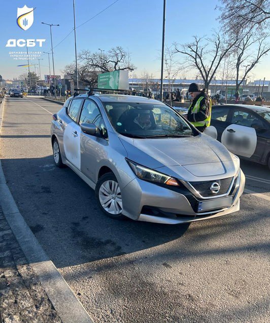 Інспектори Укртрансбезпеки почали штрафувати водіїв Bolt та Uklon