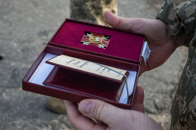 Командиру 1-го батальона 93-й ОМБр Дмитруку вручили орден Богдана Хмельницкого II степени 01