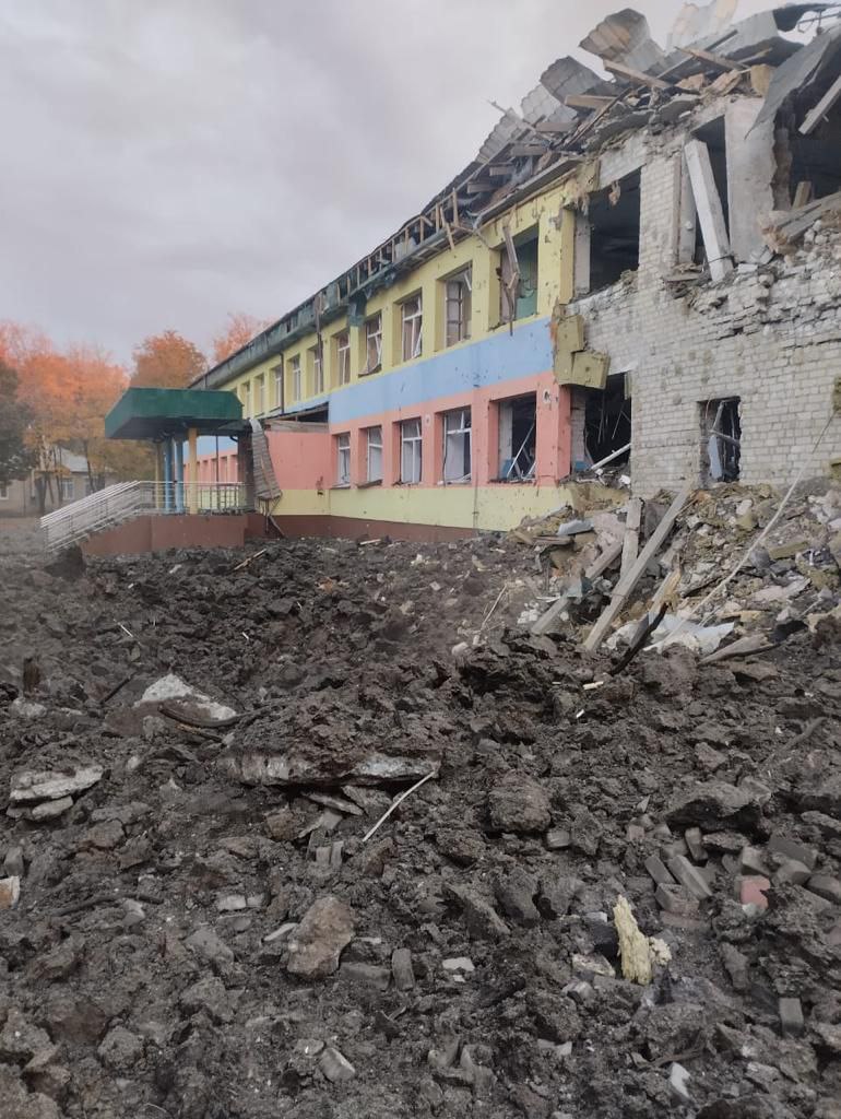 Наслідки обстрілів Донеччини російськими загарбниками 02