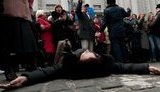 "Бунт учителей": недовольные педагоги под окнами Азарова чуть не смели милицейское оцепление. ФОТОрепортаж
