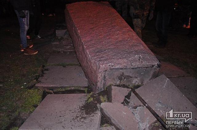 памятник кривой рог
