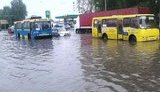 Потоп в Луцке: по улицам не могут проехать маршрутки. ФОТО