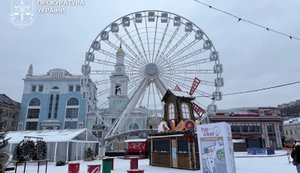 Колесо обозрения на Подоле в Киеве просят закрыть: причина - опасное состояние аттракциона. ВИДЕО