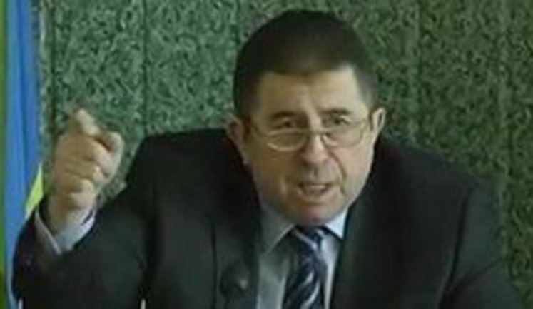 "Лично идите и грызите дорогу, - полтавский губернатор - подчиненным. - Что я скажу Азарову? Ему на Твиттер пишут...". ВИДЕО