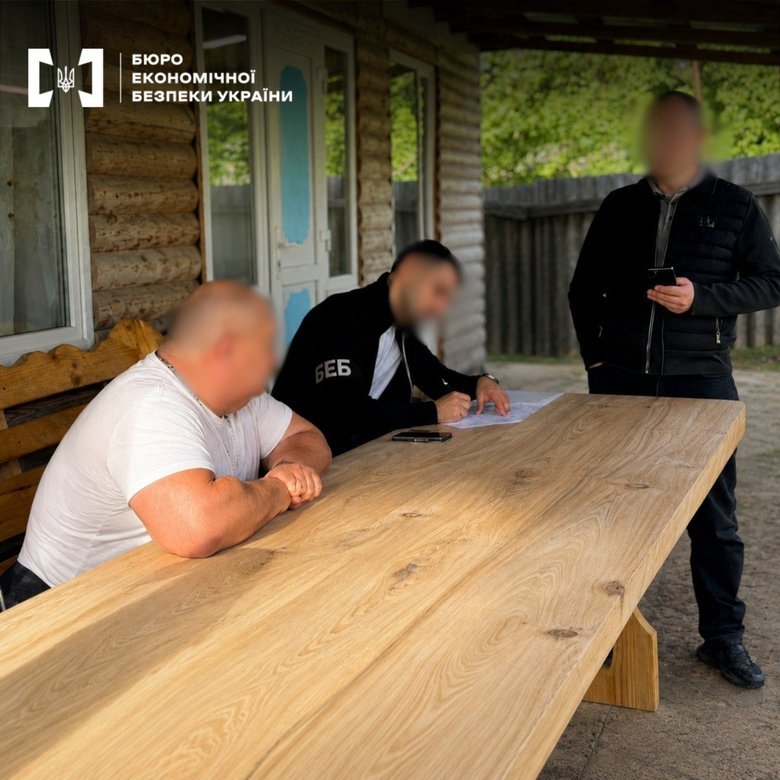 Завозили авто нібито для ЗСУ