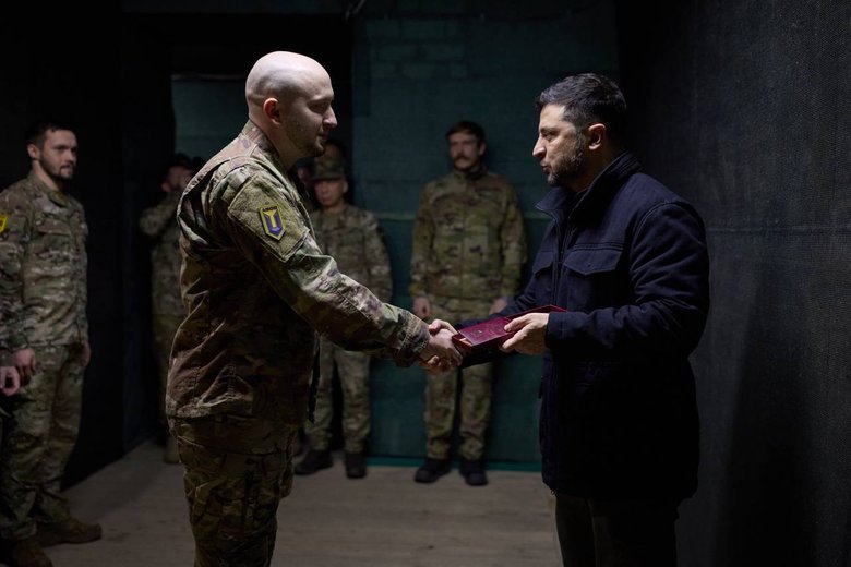 Зеленский встретился с азовцами