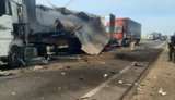 Рашисти завдали серію ударів по автодорозі на Одещині: пошкоджено авто, є постраждалі. ФОТО