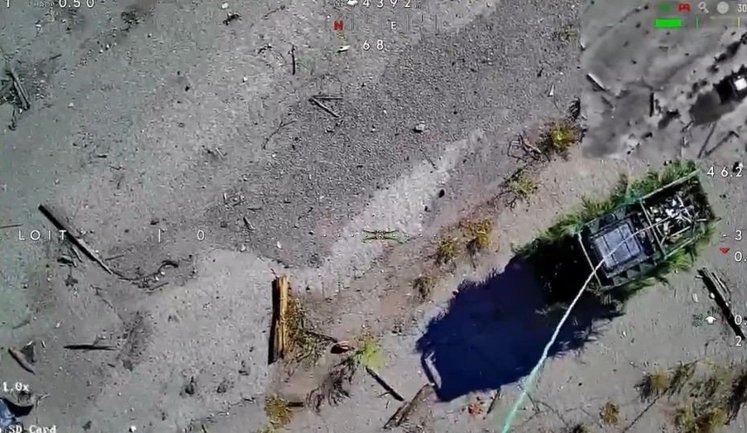 Ворожий дрон під час атаки застряг у кошику українського НРК 42-ї ОМБр, але не здетонував: оператори "Асгарда" врятували робота. ВIДЕО