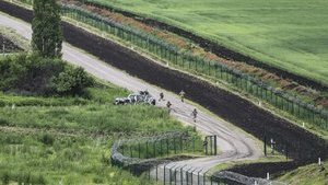 "Ще раз стосовно журналістських стандартів. У сюжеті жодного слова з нашої відповіді", - прес-служба Яценюка опублікувала докладну відповідь на запит телеканалу ZIK щодо проекту "Стіна"