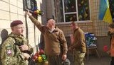 Меморіальну дошку загиблому від кулі російського снайпера воїну 95-ї ОДШБр Владиславу Козченку відкрили в Полтаві. ФОТОрепортаж