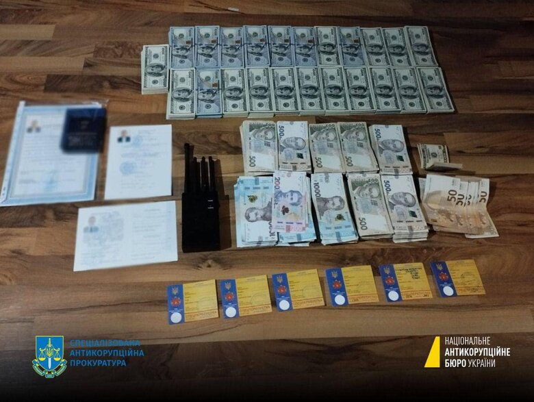 СБУ та НАБУ проводять обшуки у топпосадовців Запорізькій області у справі щодо привласнення гуманітарної допомоги 03
