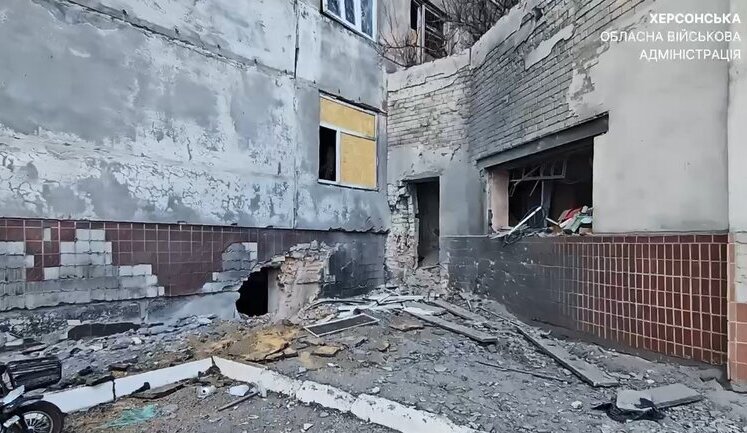 В результате вражеского артудара повреждено медучреждение на Херсонщине. ВИДЕО