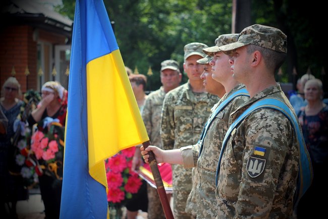 С воином 28-й ОМБр Михаилом Яровым простились в Кропивницком 04 С воином 28-й ОМБр Михаилом Яровым простились в Кропивницком 04