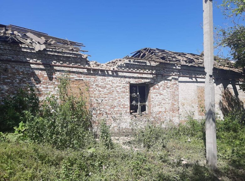 Росіяни знову обстріляли Нікополь: пошкоджено гімназію та спортшколу, один приватний будинок повністю зруйнований 04