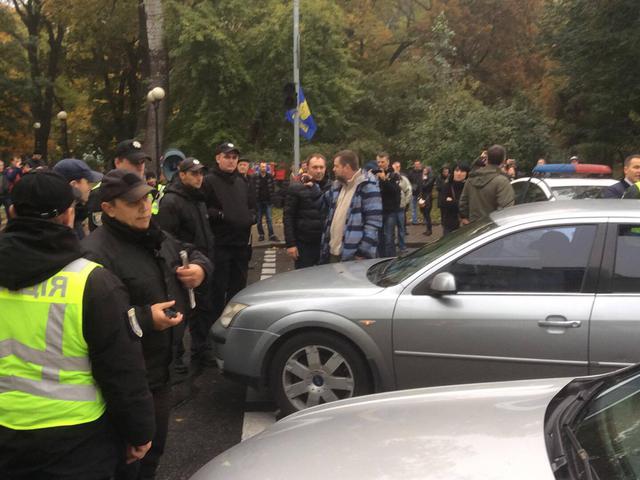 Police does not allow Automaidan cars to Rada 06 Police does not allow Automaidan cars to Rada 06