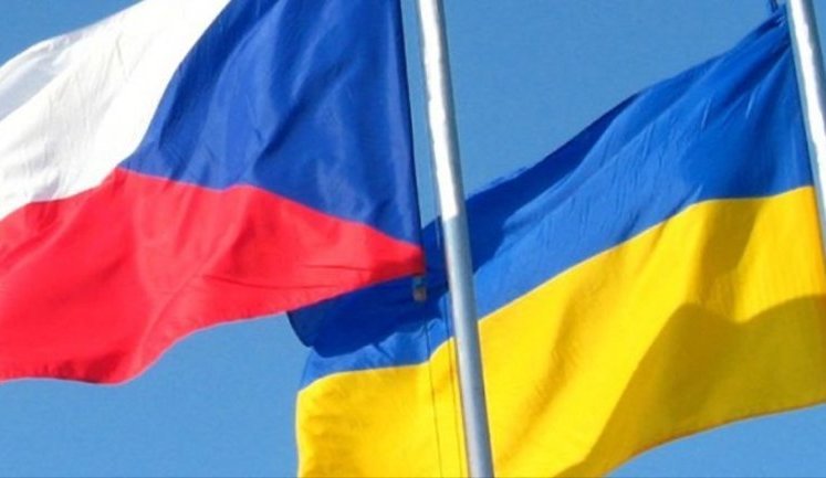 Чехи собрали для украинцев почти 350 млн долларов гуманитарной помощи