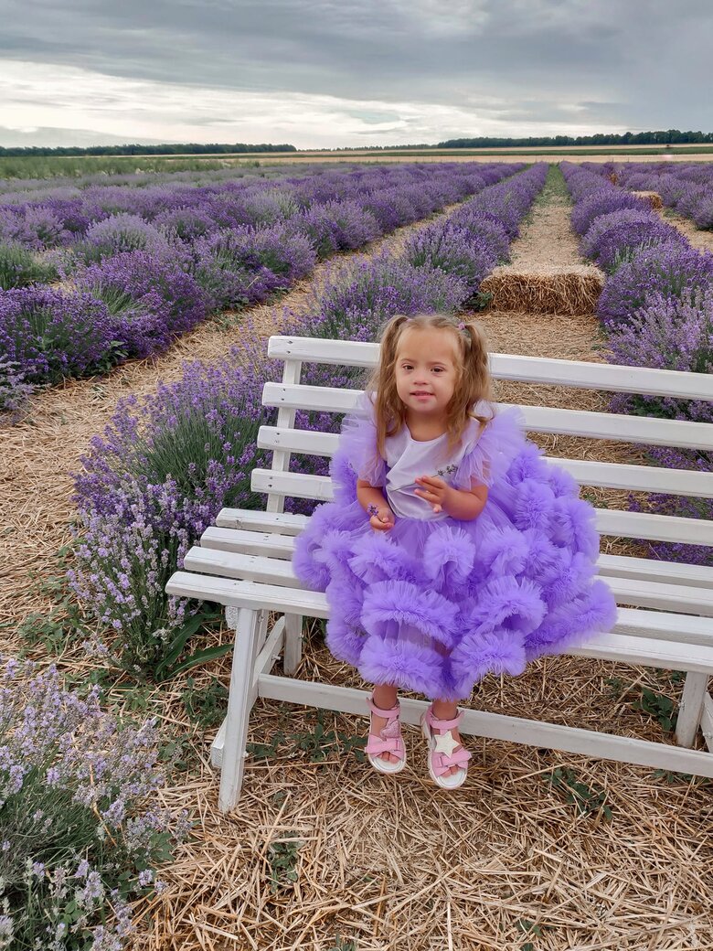 Мама загиблої внаслідок обстрілу Вінниці 4-річної Лізи написала емоційний допис: Не вірю...Кляті нелюди вбили тебе і мене 05