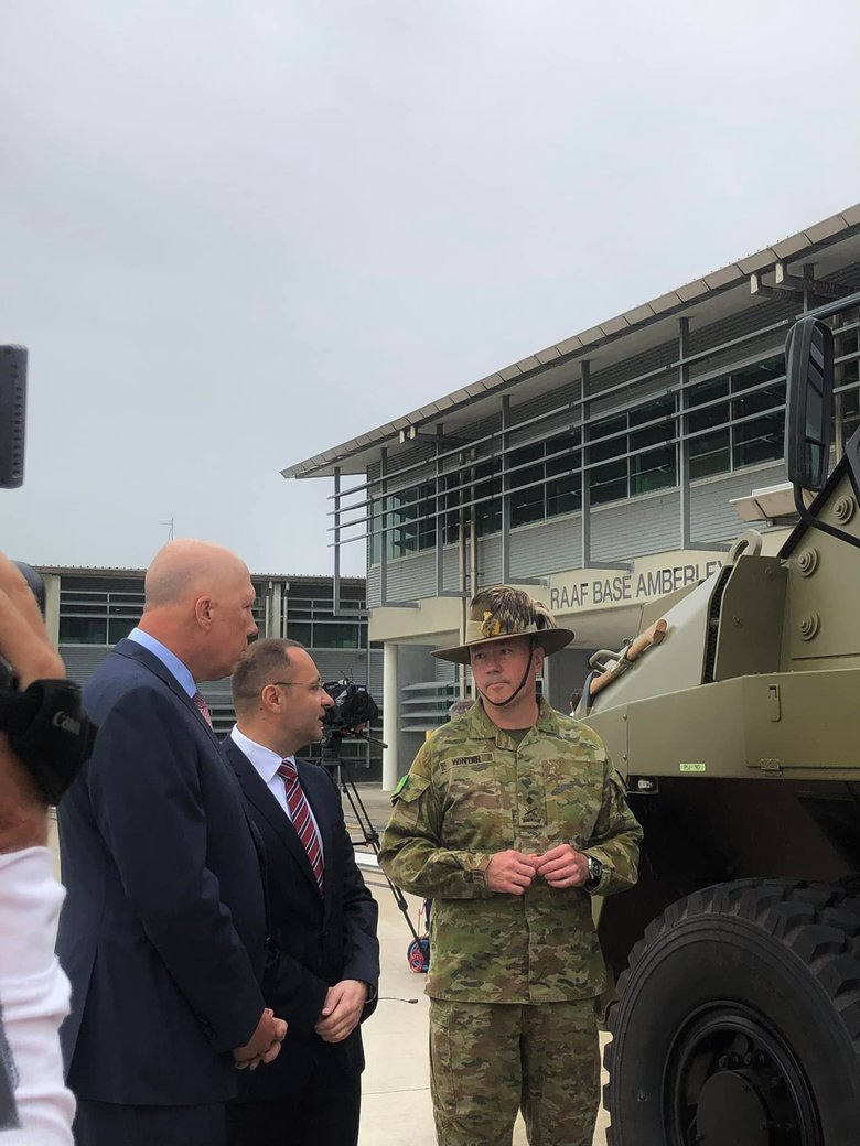 Австралия передала Украине 20 бронетранспортеров Bushmaster 04