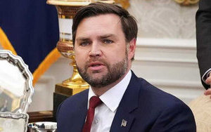 Акція протесту проти Джей Ді Венса у США