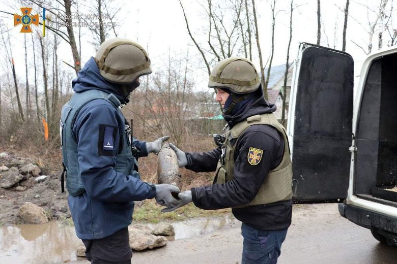ДСНС вилучили понад 600 одиниць вибухонебезпечних предметів у Ірпені 01