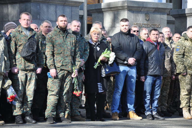 В Києві попрощалися із загиблим внаслідок російського обстрілу розвідником 30-ї ОМБр Антоном Сидоровим 42