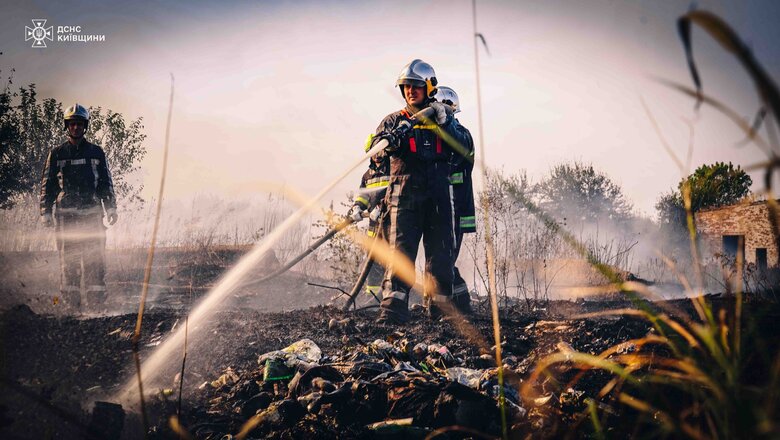 На Київщині ДСНС врятувала ціле село від пожежі