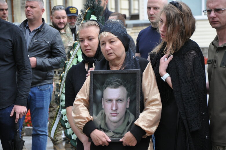 С комбатом 72 ОМБ Андреем Верхоглядом попрощались в Киеве 19